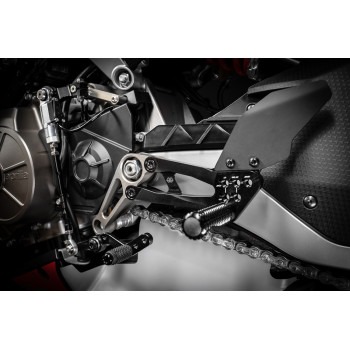 GILLES TOOLING FXR Tuono 660-RS660 Rearsets 3 GILLES TOOLING FXR Tuono 660/RS660 Rearsets